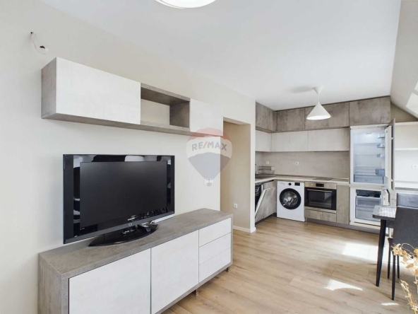 Дава се под наем Тристаен апартамент в Варна, Базар Левски - 88 кв.м за 663 € - Снимка #1