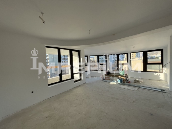 Тристаен апартамент в Варна, Левски - 105 кв.м за 1904 €/кв.м - Снимка #1