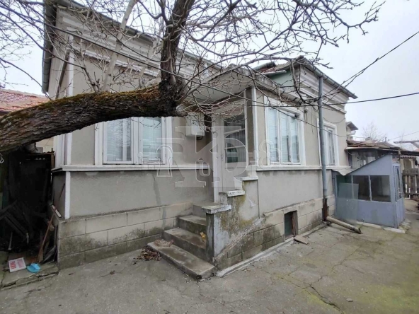 Къща в Добрич, ЖП Гара - 57 кв.м за 671 €/кв.м - Снимка #1