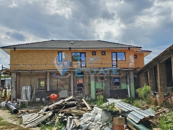 Къща в с. Хотница, Област Велико Търново - 500 кв.м за 370 €/кв.м - Снимка #1