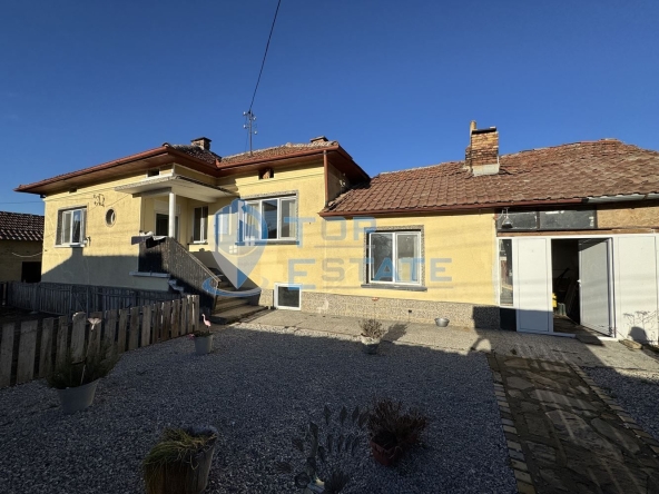 Къща в с. Козар Белене, Област Плевен - 80 кв.м за 364 €/кв.м - Снимка #1