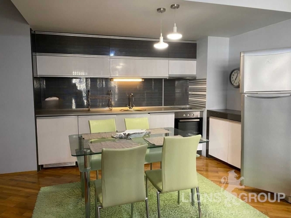 Дава се под наем Двустаен апартамент в Варна, Базар Левски - 80 кв.м за 586.5 € - Снимка #1