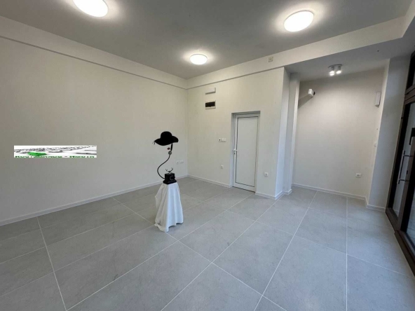 Дава се под наем Магазин в Пловдив, Център - 30 кв.м за 446.25 € - Снимка #1