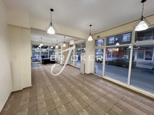 Дава се под наем Магазин в Кърджали, Възрожденци - 90 кв.м за 510 € - Снимка #1