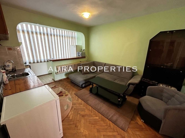 Дава се под наем Тристаен апартамент в Разград, Център - 90 кв.м за 306 € - Снимка #1