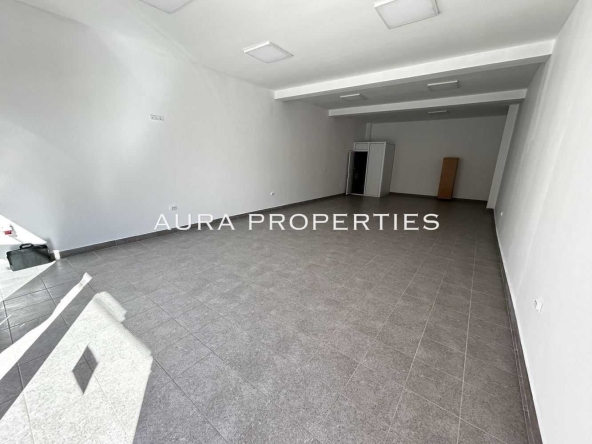 Дава се под наем Магазин в Разград, Център - 90 кв.м за 510 € - Снимка #1