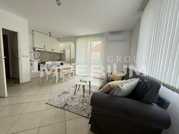 Дава се под наем Двустаен апартамент в Варна, Базар Левски - 65 кв.м за 484.5 € - Снимка #1