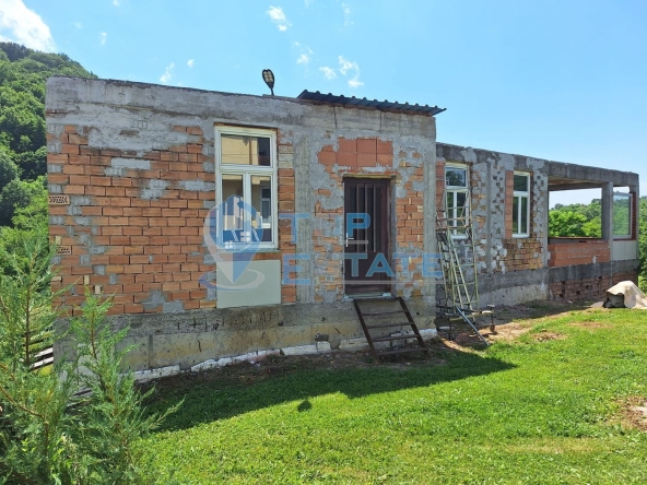 Къща в с. Войнежа, Област Велико Търново - 260 кв.м за 385 €/кв.м - Снимка #1