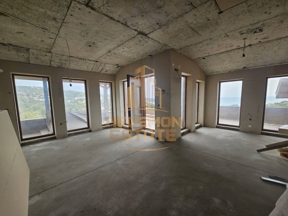 Мезонет в Балчик - 210 кв.м за 1029 €/кв.м - Снимка #1