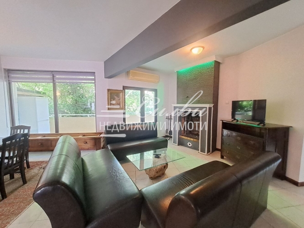 Дава се под наем Двустаен апартамент в Шумен, Център - 80 кв.м за 357 € - Снимка #1