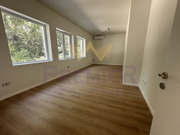 Офис в Варна, Бизнес хотел - 30 кв.м за 2167 €/кв.м - Снимка #1