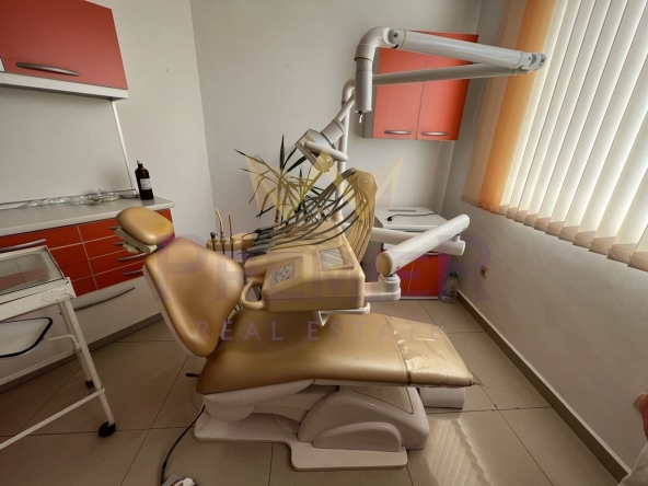 Дава се под наем Офис в Варна, Окръжна болница - 17 кв.м за 561 € - Снимка #1