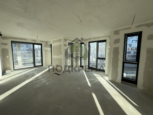 Тристаен апартамент в Пловдив, Младежки Хълм - 130 кв.м за 1916 €/кв.м - Снимка #1