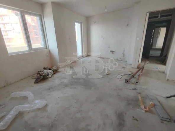 Тристаен апартамент в Варна, Погреби - 75 кв.м за 1774 €/кв.м - Снимка #1