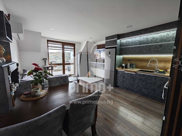 Тристаен апартамент в Велико Търново, Център - 176 кв.м за 1529 €/кв.м - Снимка #1