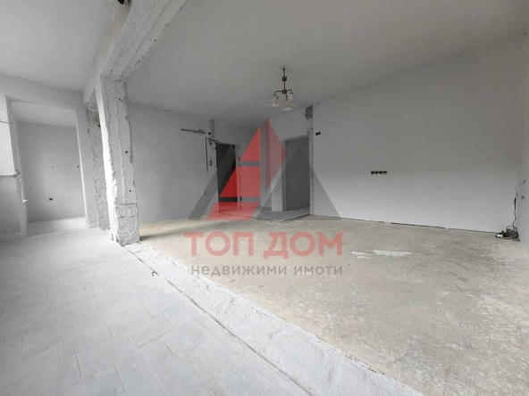 Тристаен апартамент в Варна, Червен площад - 100 кв.м за 2099 €/кв.м - Снимка #1