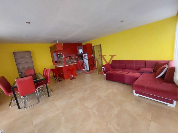 Дава се под наем Тристаен апартамент в Варна, Бриз - 120 кв.м за 484.5 € - Снимка #1