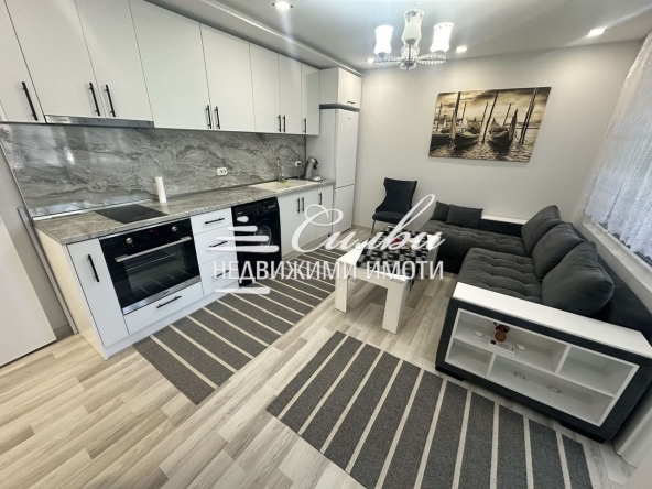 Тристаен апартамент в Търговище, Център - 44 кв.м за 1797 €/кв.м - Снимка #1