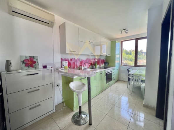 Дава се под наем Двустаен апартамент в Варна, м-т Зеленика - 75 кв.м за 408 € - Снимка #1