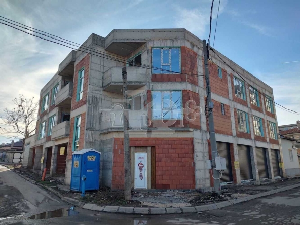 Тристаен апартамент в Добрич, Център - 87 кв.м за 1065 €/кв.м - Снимка #1