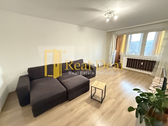Двустаен апартамент в София, Фондови жилища - 61 кв.м за 1886 €/кв.м - Снимка #1