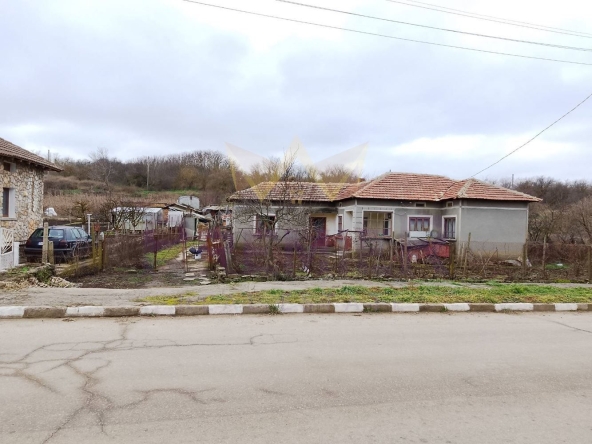 Къща в с. Изворово, Област Добрич - 107 кв.м за 150 €/кв.м - Снимка #1