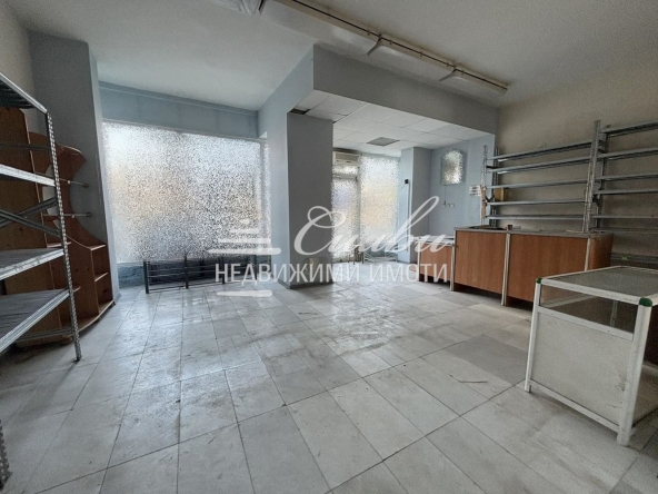 Дава се под наем Магазин в Шумен, Център - 73 кв.м за 255 € - Снимка #1