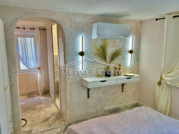 Двустаен апартамент в Варна, Гръцка махала - 60 кв.м за 2484 €/кв.м - Снимка #1