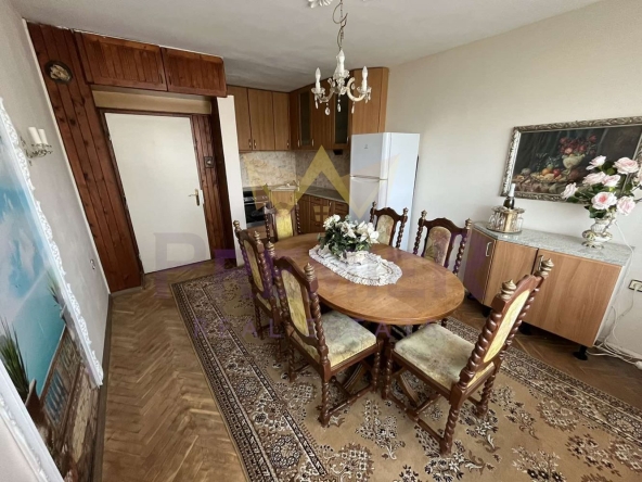 Дава се под наем Тристаен апартамент в Варна, Окръжна болница - 105 кв.м за 714 € - Снимка #1