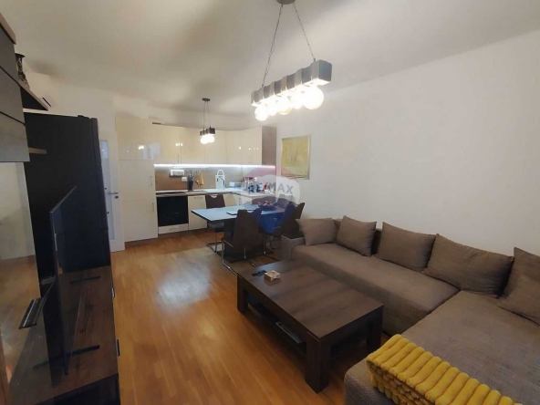 Двустаен апартамент в к.к. Св.Св. Константин и Елена - 77 кв.м за 2726 €/кв.м - Снимка #1