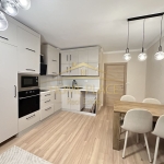 Дава се под наем Тристаен апартамент в Варна, Колхозен пазар - 85 кв.м за 612 € - Снимка #1