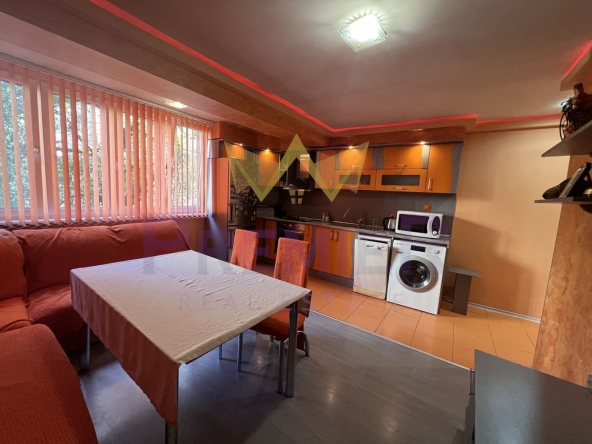 Дава се под наем Четиристаен апартамент в Варна, Аспарухово - 130 кв.м за 612 € - Снимка #1