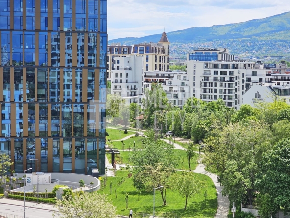 Тристаен апартамент в София, Хладилника - 130 кв.м за 3000 €/кв.м - Снимка #1