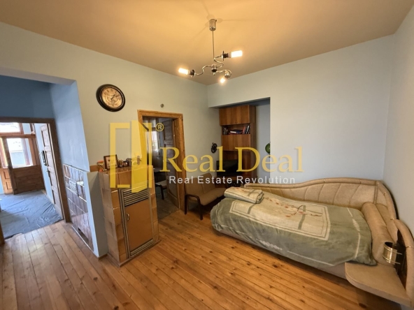 Дава се под наем Тристаен апартамент в София, Център - 115 кв.м за 800 € - Снимка #1