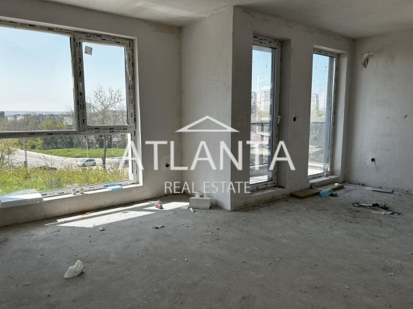 Тристаен апартамент в Варна, Левски - 88 кв.м за 2069 €/кв.м - Снимка #1