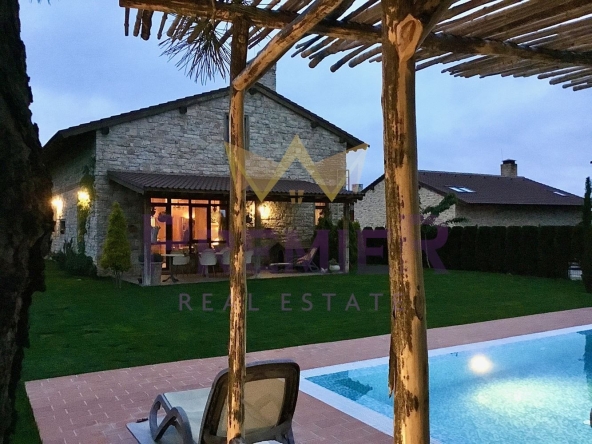 Къща в с. Приселци, Област Варна - 330 кв.м за 1455 €/кв.м - Снимка #1