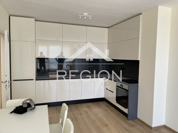 Дава се под наем Двустаен апартамент в Варна, Аспарухово - 60 кв.м за 700 € - Снимка #1