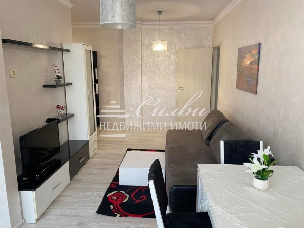 Дава се под наем Тристаен апартамент в Шумен, Център - 70 кв.м за 357 € - Снимка #1