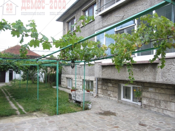 Дава се под наем Етаж от къща в Варна, Левски - 100 кв.м за 500 € - Снимка #1