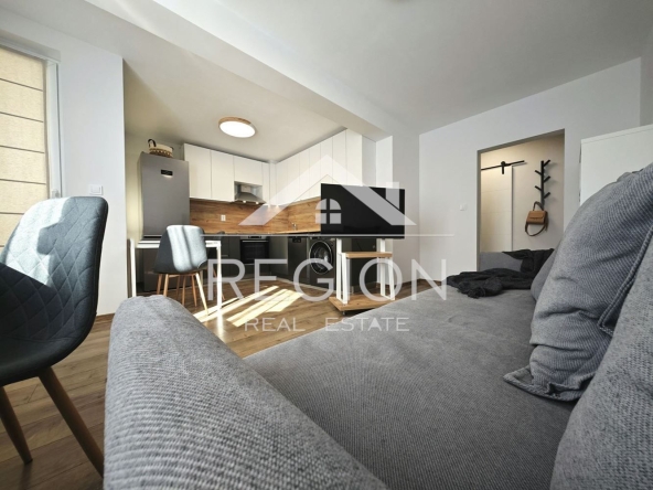 Дава се под наем Двустаен апартамент в Варна, Спортна зала - 70 кв.м за 816 € - Снимка #1