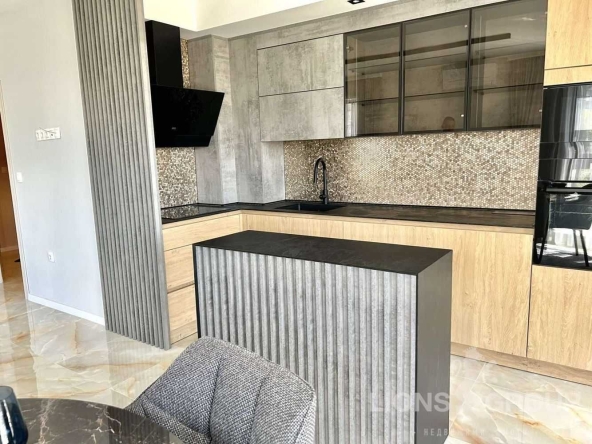 Дава се под наем Тристаен апартамент в Варна, Бриз - 110 кв.м за 1300 € - Снимка #1