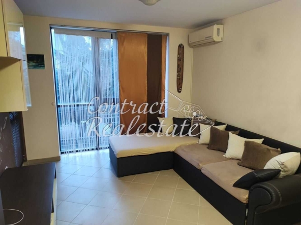 Дава се под наем Тристаен апартамент в Варна, Зимно кино Тракия - 100 кв.м за 433.5 € - Снимка #1