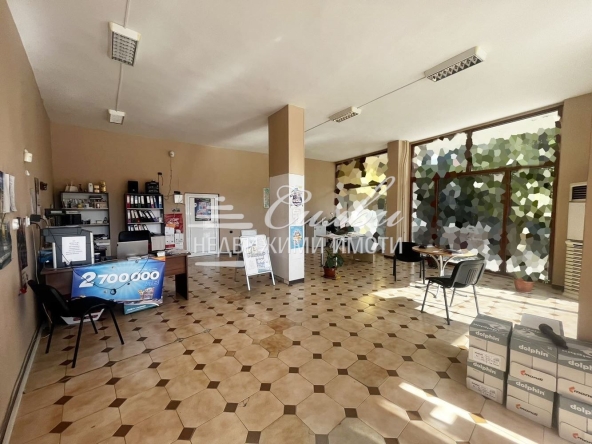 Дава се под наем Офис в Шумен, Център - 100 кв.м за 856.8 € - Снимка #1