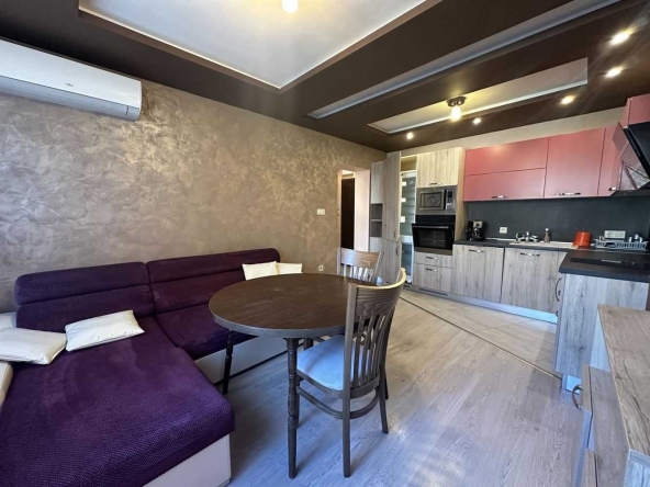 Дава се под наем Тристаен апартамент в Пловдив, Младежки Хълм - 110 кв.м за 750 € - Снимка #1