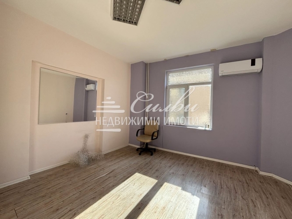 Дава се под наем Магазин в Шумен, Център - 20 кв.м за 102 € - Снимка #1