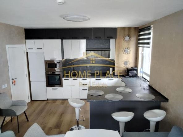 Дава се под наем Тристаен апартамент в Варна, Младост 1 - 100 кв.м за 816 € - Снимка #1