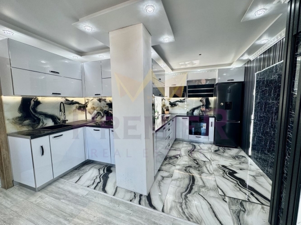 Двустаен апартамент в Варна, Колхозен пазар - 86 кв.м за 1861 €/кв.м - Снимка #1