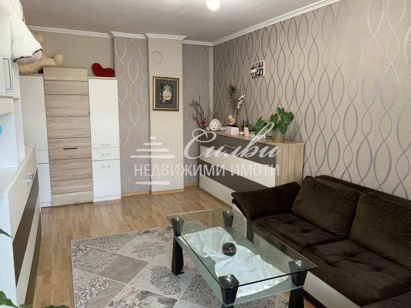 Дава се под наем Двустаен апартамент в Търговище, Център - 56 кв.м за 255 € - Снимка #1