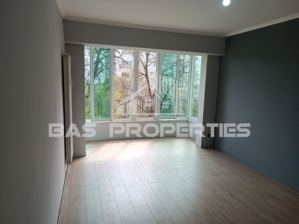 Тристаен апартамент в София, Гоце Делчев - 84 кв.м за 3215 €/кв.м - Снимка #1