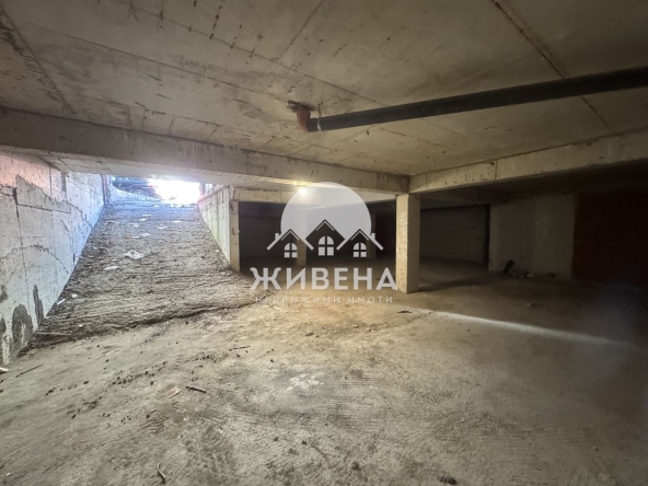 Гараж / Паркомясто в Варна, Лятно кино Тракия - 13 кв.м за 1616 €/кв.м - Снимка #1